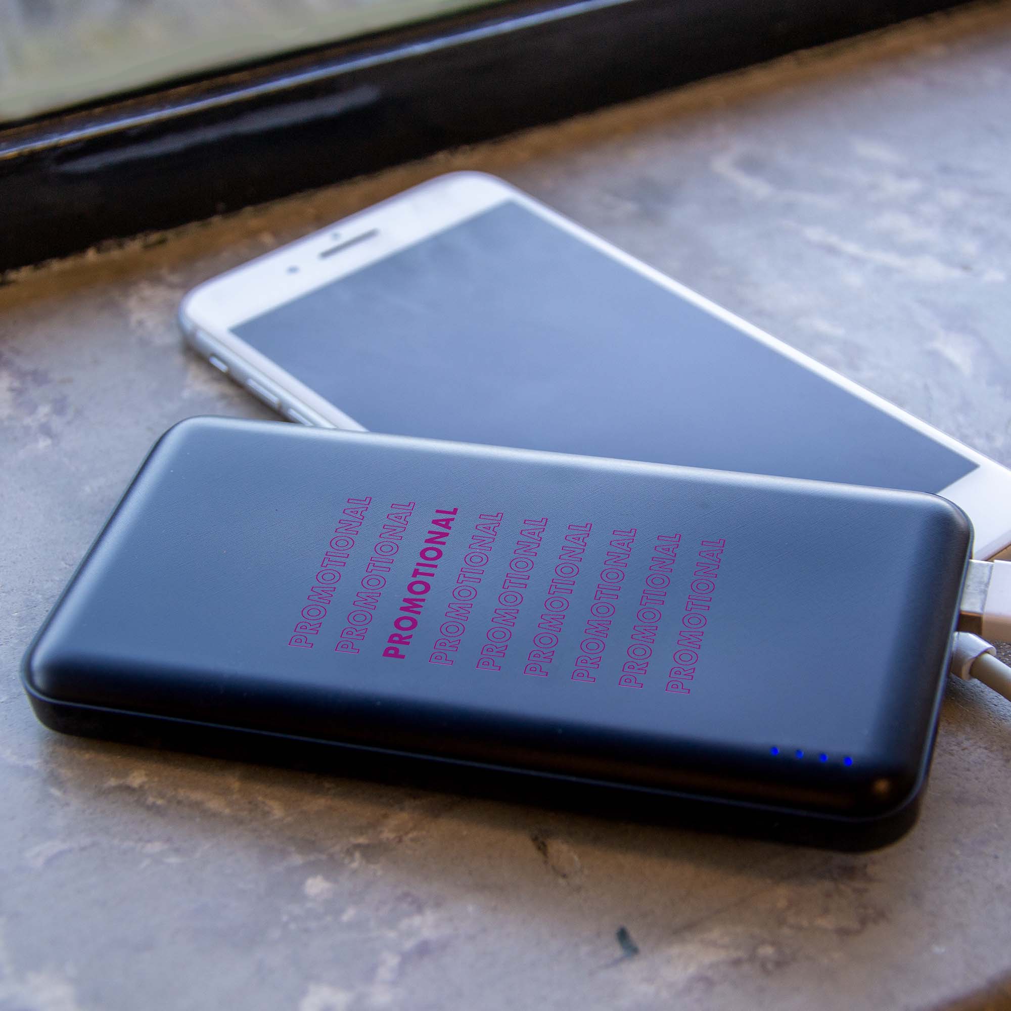 Batterie externe | Noir ou Blanc | 10,000 mAh | ABS